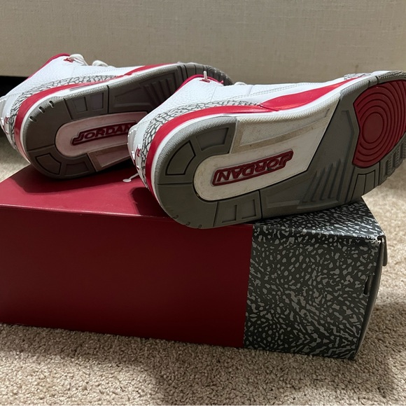♦️2022 Air Jordan 3️⃣Retro Cardinal Red♦️ - Picture 3 of 3